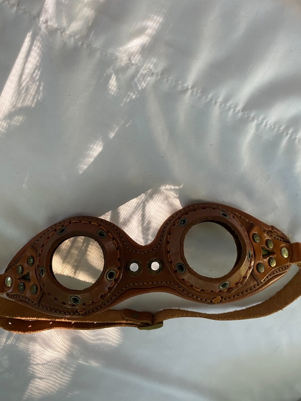 Vintage Looking Rich Mahogany Leather Brown Goggles with Light brown lenses